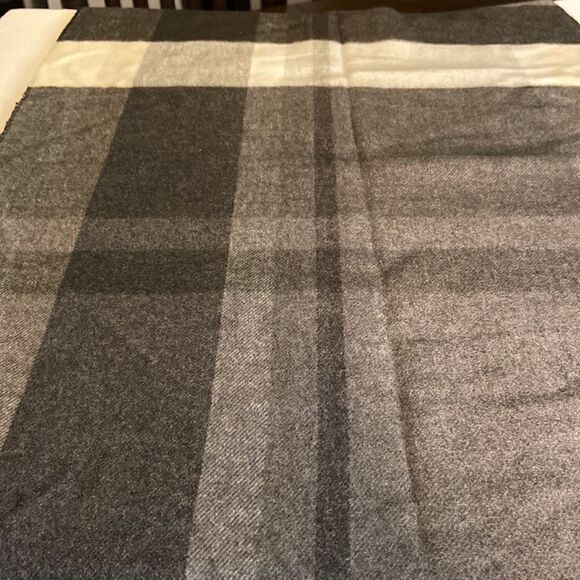 NWT V. Fraas Cashmink Scarf Unisex Christmas - Picture 5 of 6